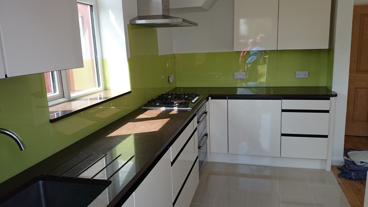 Lime green glass kitchen splashback installed by Staines-upon-Thames glaziers